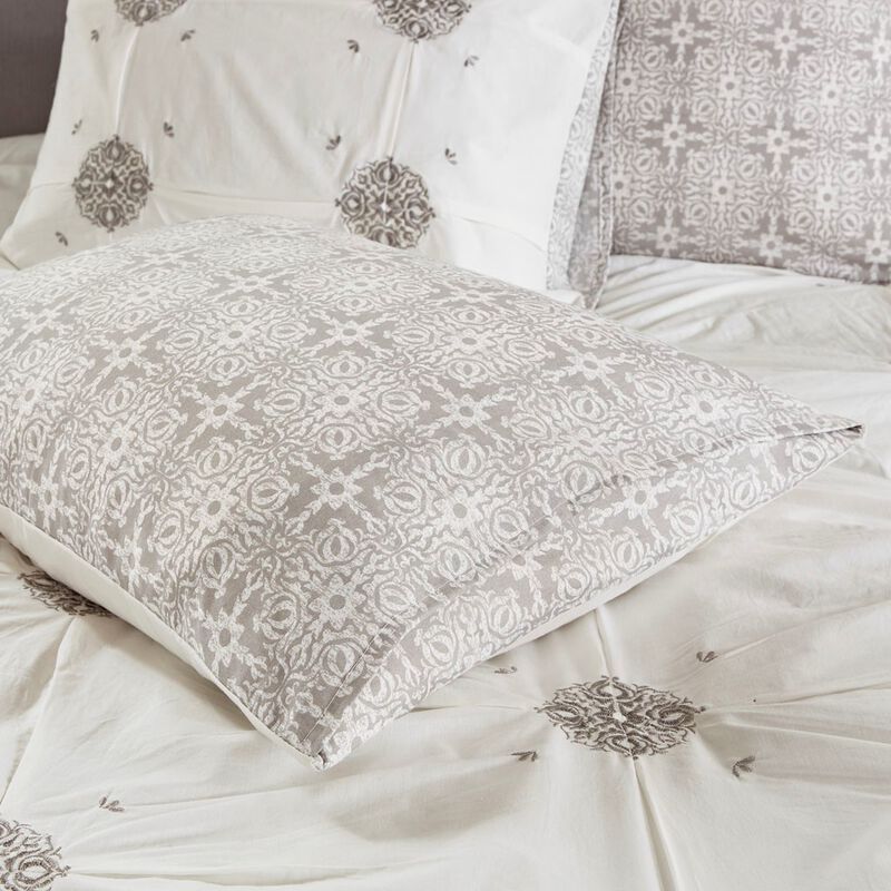 Gracie Mills Donna Shabby Chic Embroidered Reversible Cotton Duvet Cover Set