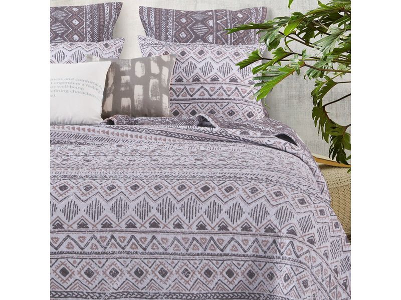 Geometric Print Polyester King Quilt Set with 2 Sham, Multicolor - Benzara image number 4