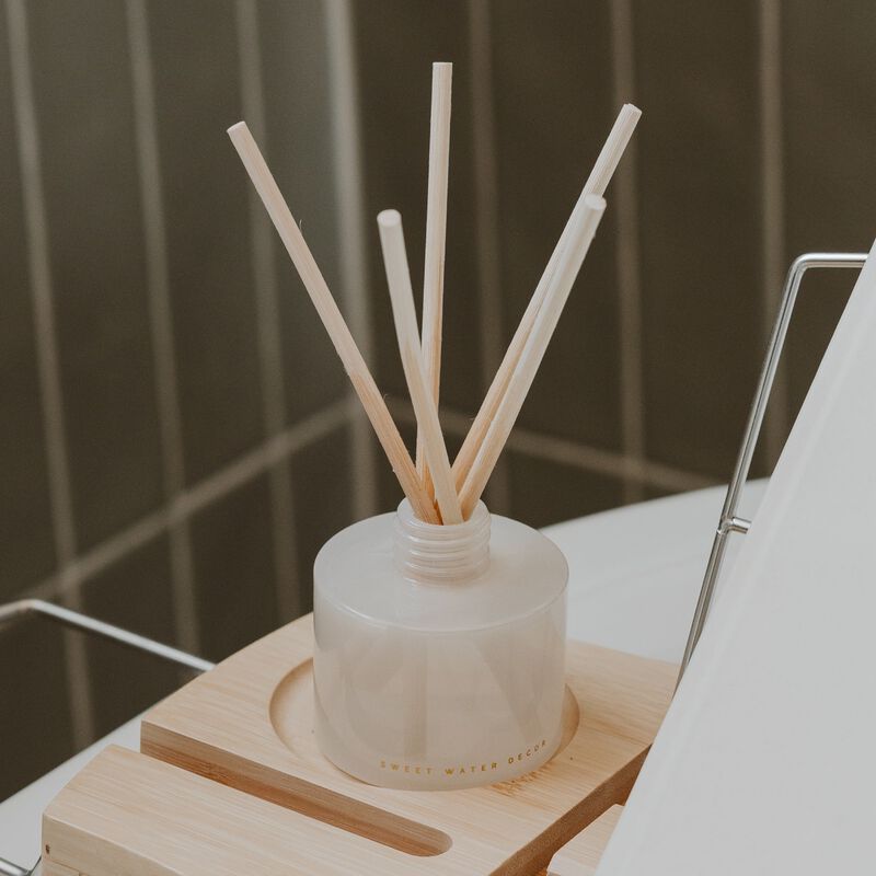 Salt and Sea 3.5 fl oz Reed Diffuser image number 3