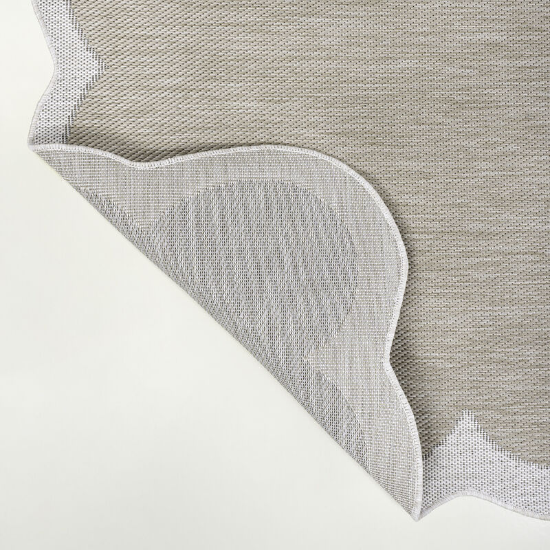 Alice Classic Cottage Two-Tone Scalloped Area Rug