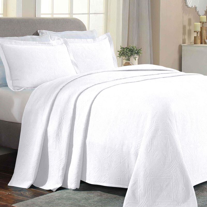 Lightweight Cotton Bedspread Set 3-Piece, Celtic Circle Patterned Matelasse image number 3