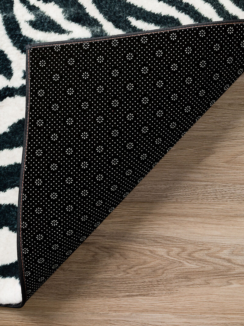 Akina AK1 Ivory 5' x 7'6" Rug