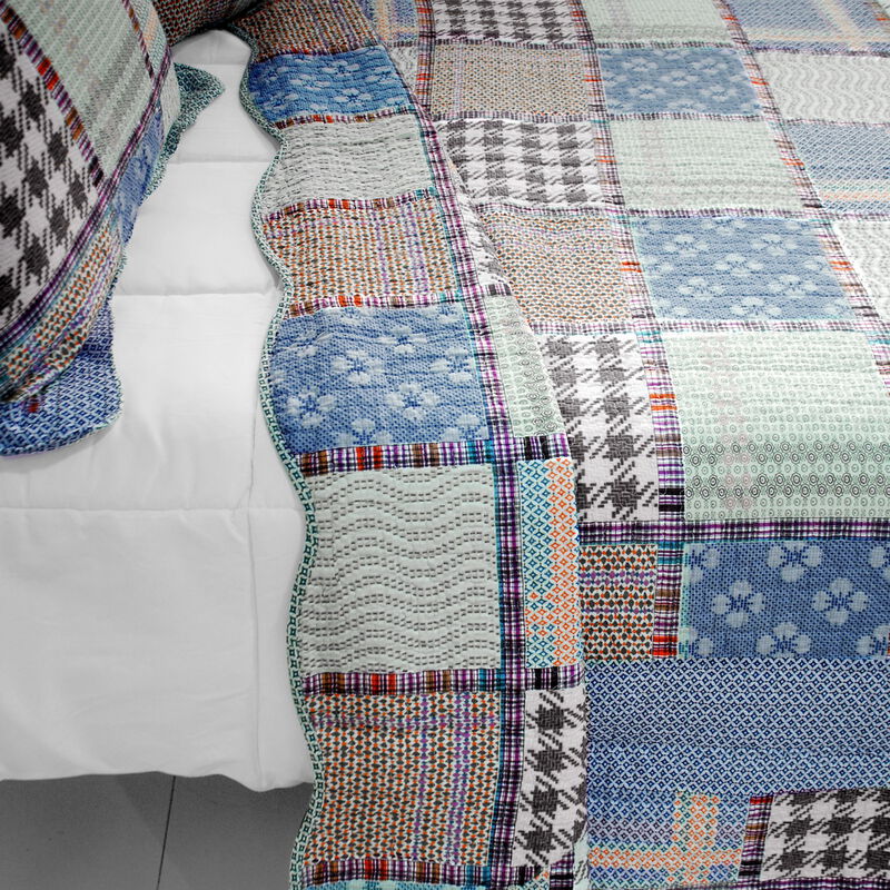 Queen Size 3-Piece Cotton Quilted Printed Quilt Set with Matching Pillow Shams image number 3
