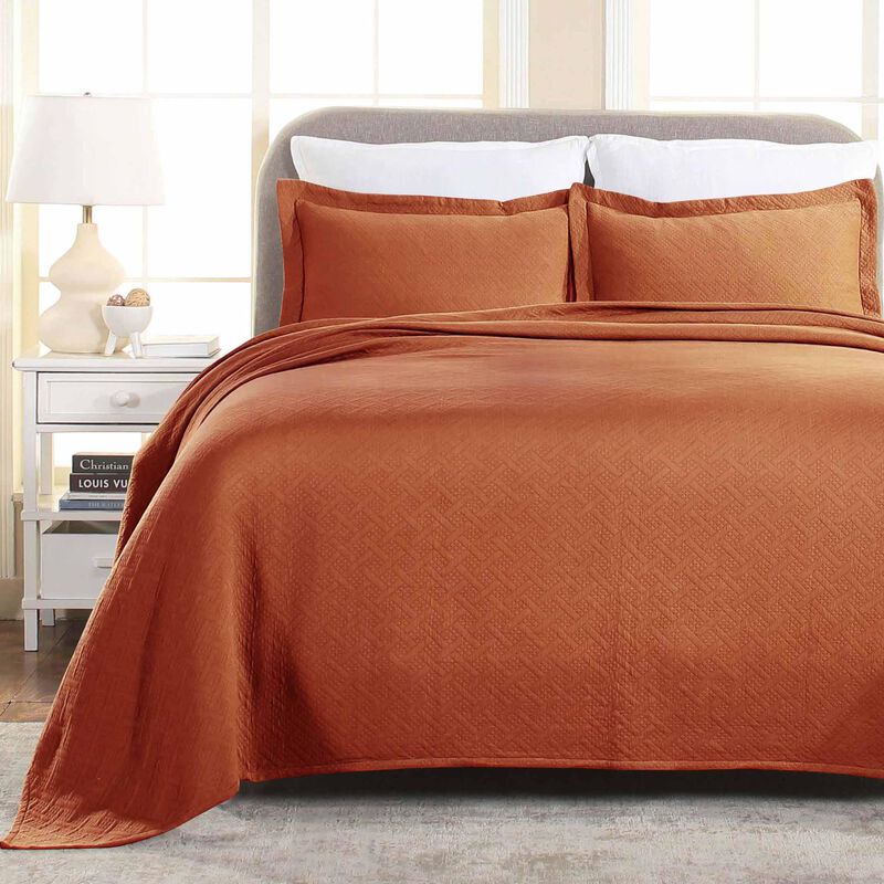 Lightweight Cotton Matelasse Bedspread Set with Matching Shams image number 3