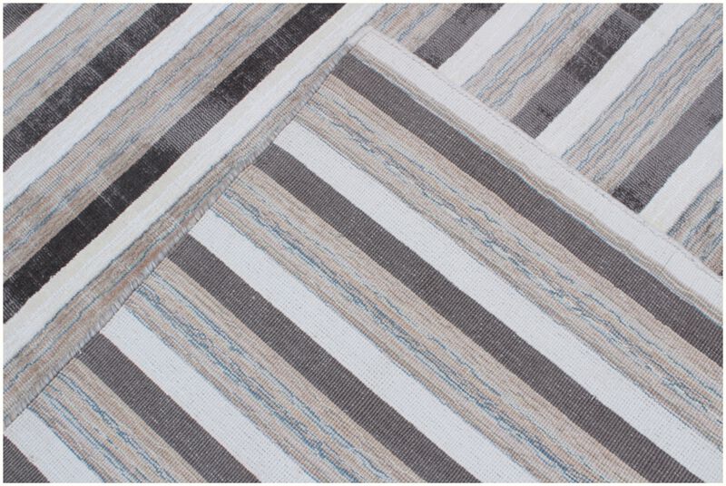 HomeRoots Striped Hand Loomed Area Rug image number 3