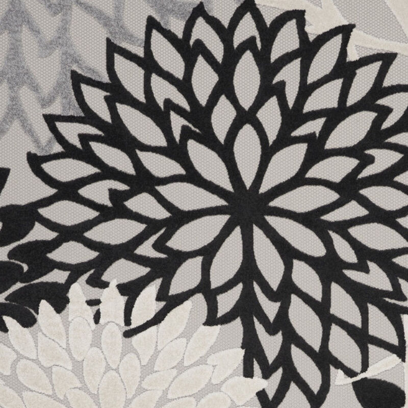 HomeRoots 7' X 10' Black And White Floral Indoor Outdoor Area Rug image number 2