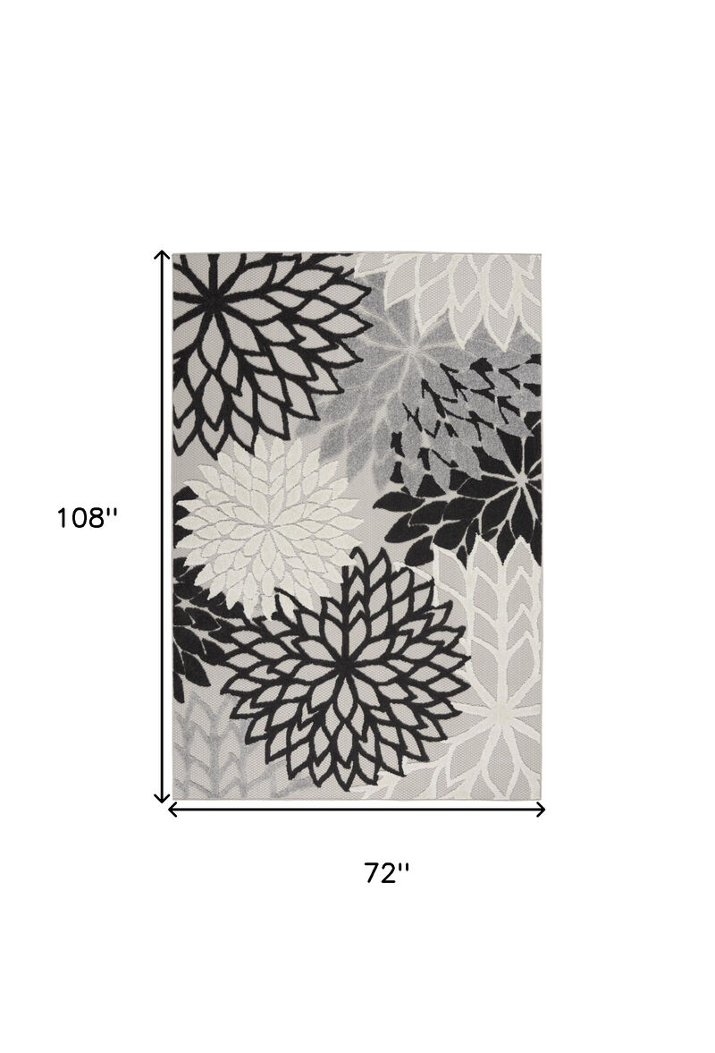 HomeRoots 6' X 9' Black And White Floral Indoor Outdoor Area Rug image number 6