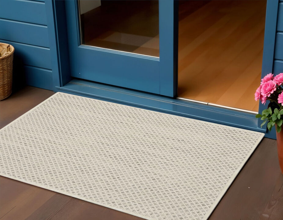 HomeRoots 2' X 3' Ivory And Silver Geometric Indoor Outdoor Area Rug