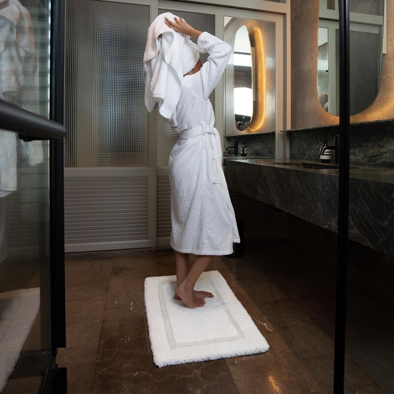 Ultraplush Skid-Resistant Bath Mat image number 2
