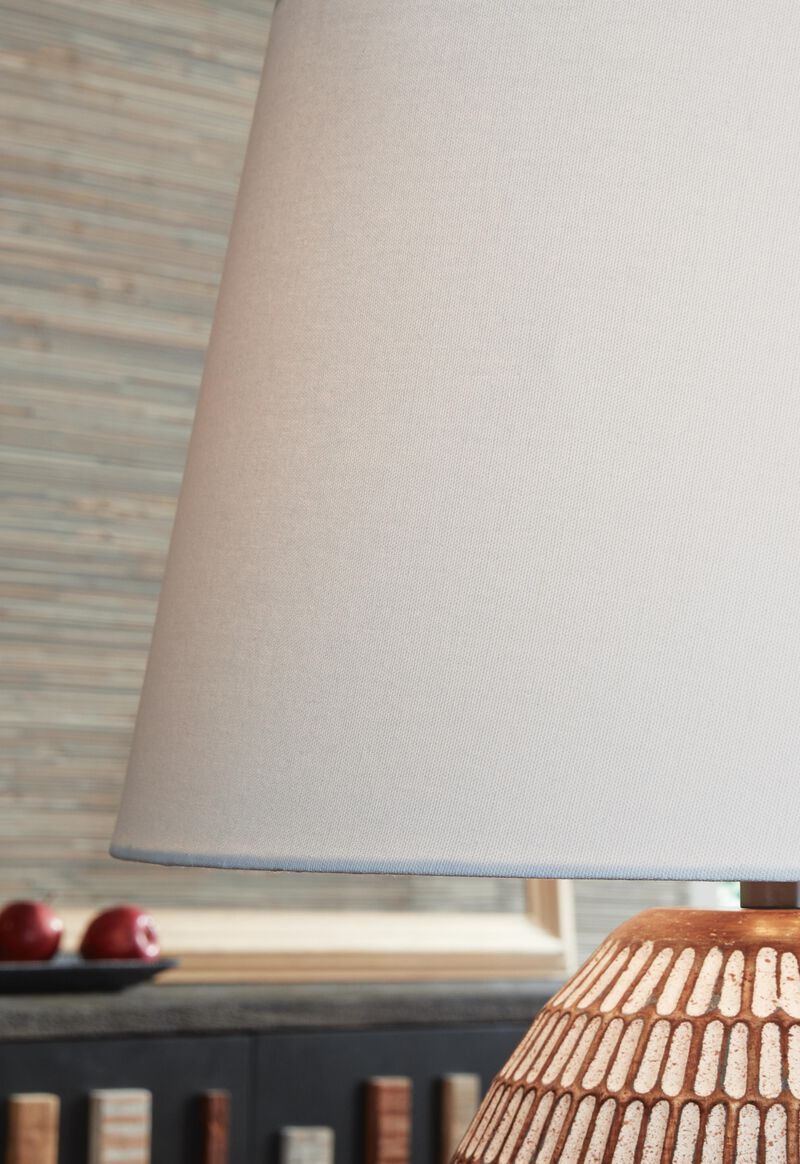 Darrich Table Lamp image number 3