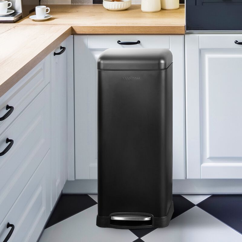 Betty Retro 8-Gallon Step-Open Trash Can