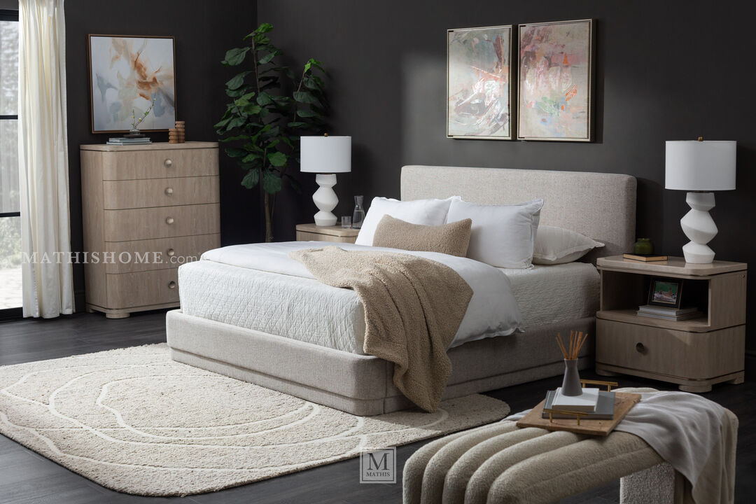 Huntington Bachelor's Chest