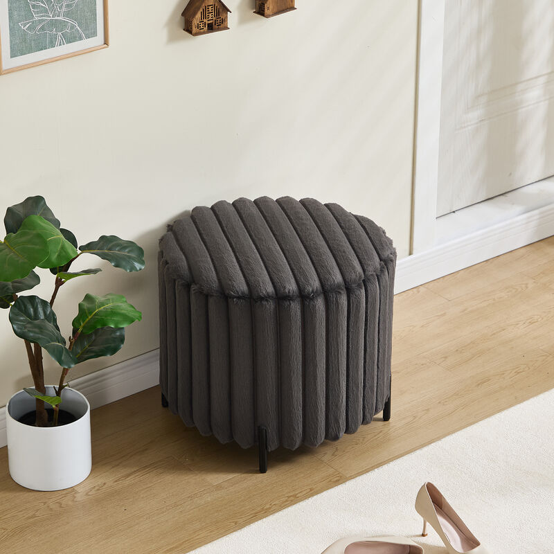 22" Wide Upholstered Round Pouf Ottoman Foot Rest with Black Metal Legs,Faux Fur Footstool for Living Room Bedroom Entryway