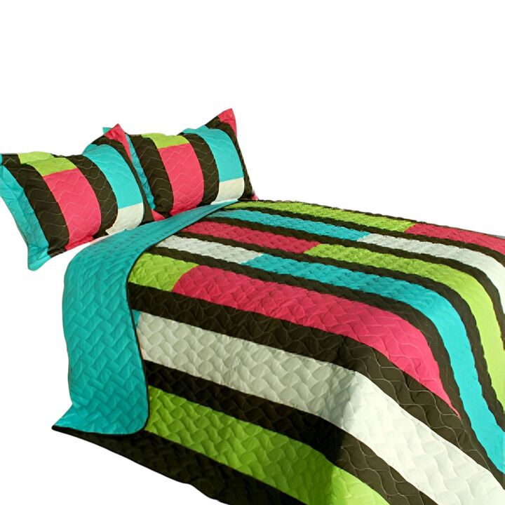Full Queen Cry Wolf 3 Piece Patchwork Quilt Set with Vermicelli Quilting
