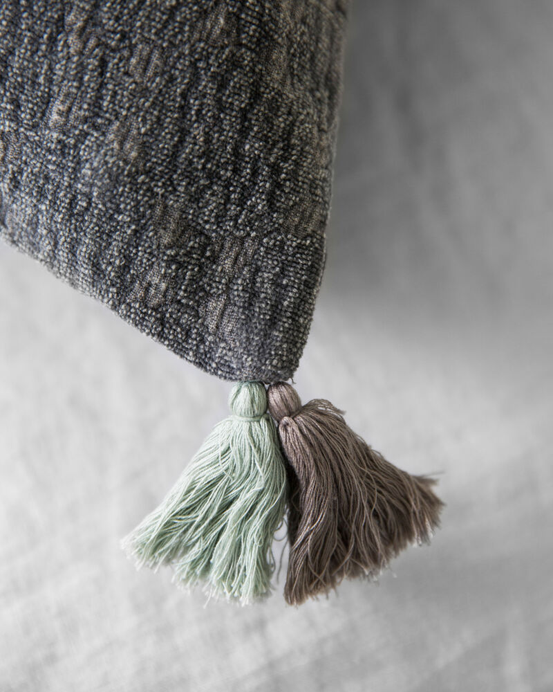 P0568 Charcoal 18"x18" Down Pillow