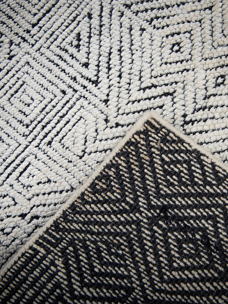 Radiance RNC665 6' x 9' Rug image number 4