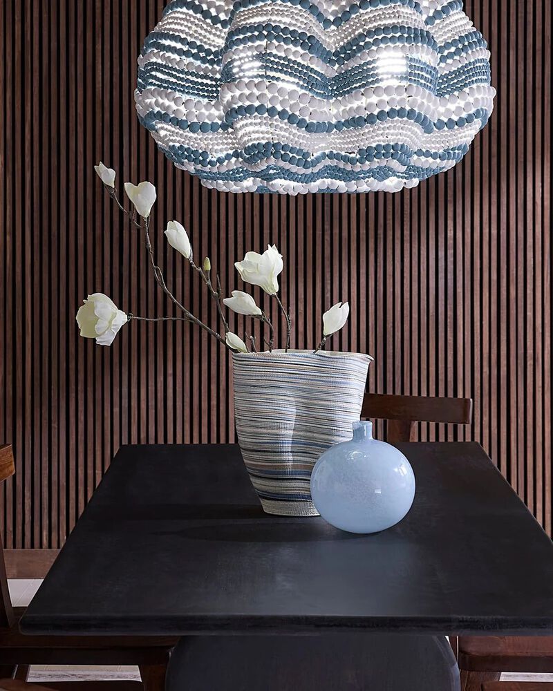 Undulation Porcelain Vase image number 1
