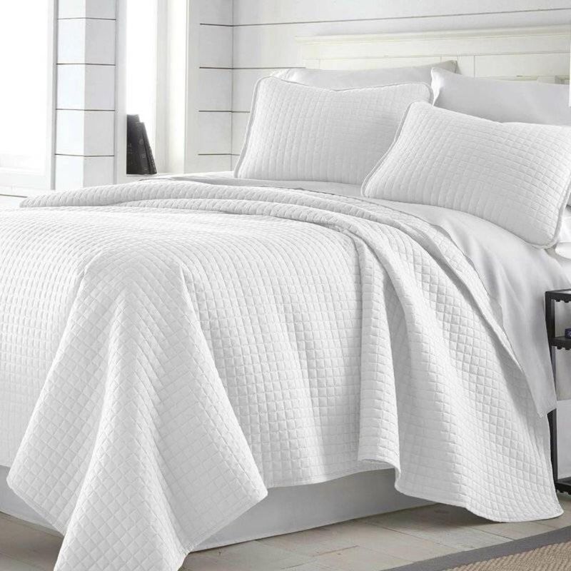 Hivvago King/Cal King Lightweight White Ultra Soft 3-Piece Microfiber Quilt Set