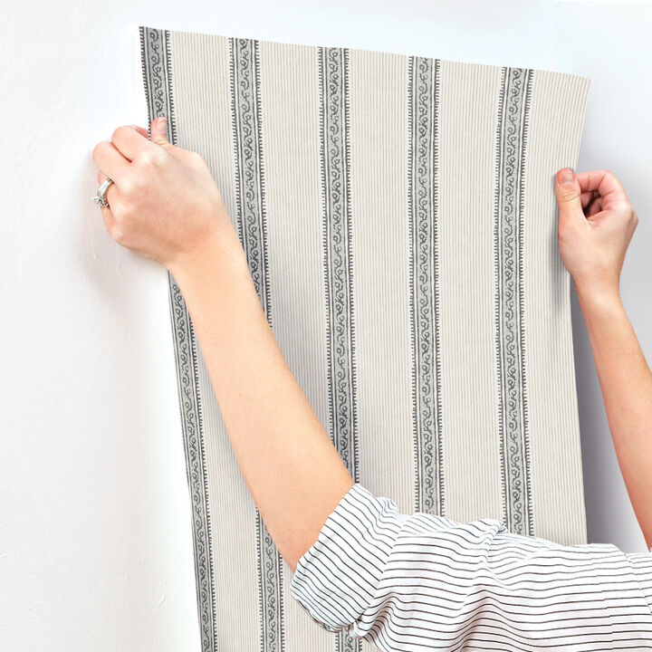 Mandevilla Black Vine Stripe Wallpaper (Set of 2)