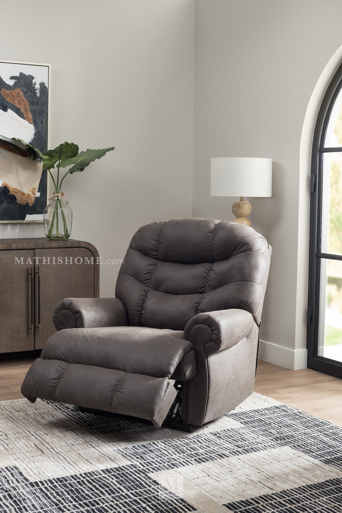 Camera Time Oversized Manual Recliner | Mathis Home