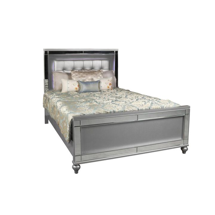 New Classic Furniture Furniture Contemporary Solid Wood 5/0 Queen Bed in Silver