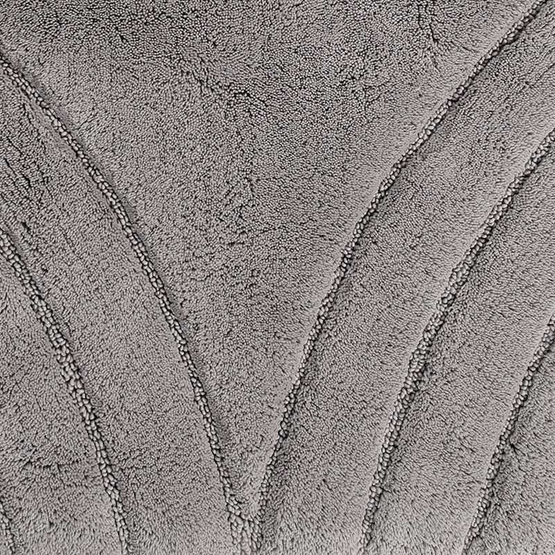 Knightsbridge Diamond 220 GSF Non Skid Back Bath Rug 20 x 30 - Silver