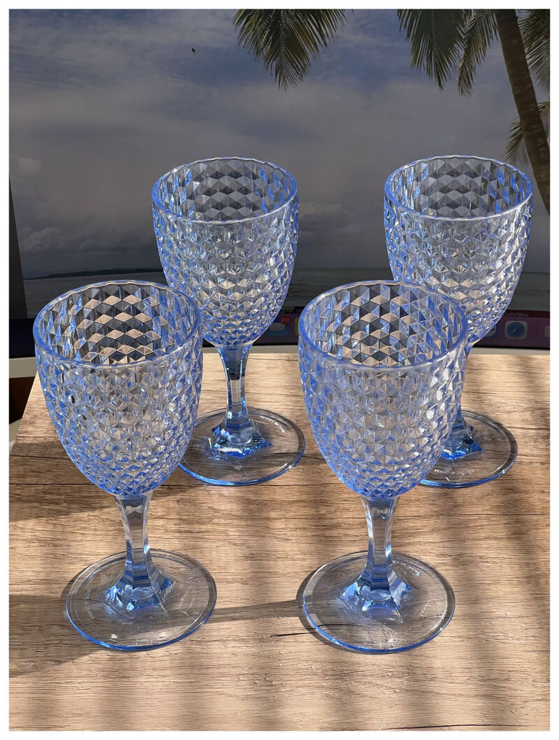 Set of 4 Diamond Acrylic Stemmed Wine Glasses for Dining, Parties, and Everyday Use