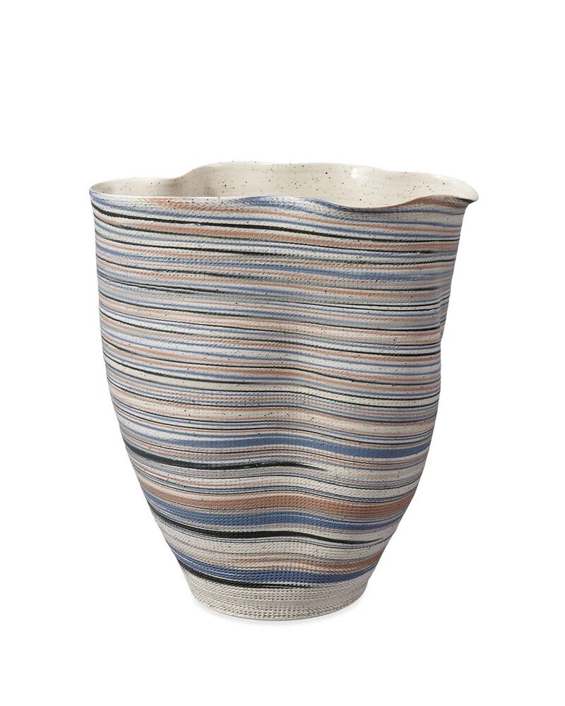 Undulation Porcelain Vase image number 0