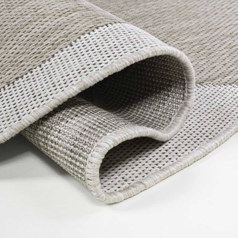 Alice Classic Cottage Two-Tone Scalloped Area Rug