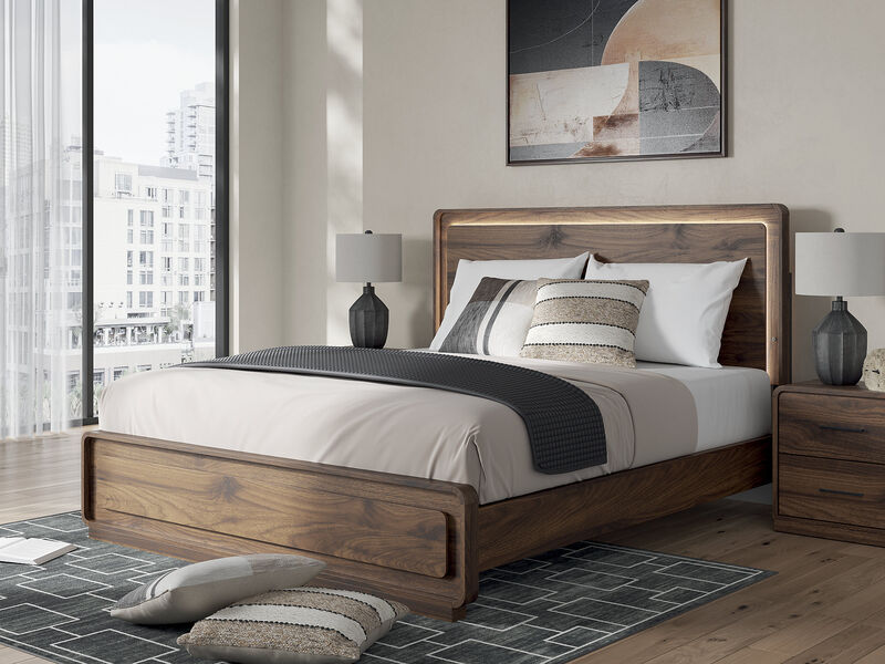 Hollinaze California King Panel Bed image number 1