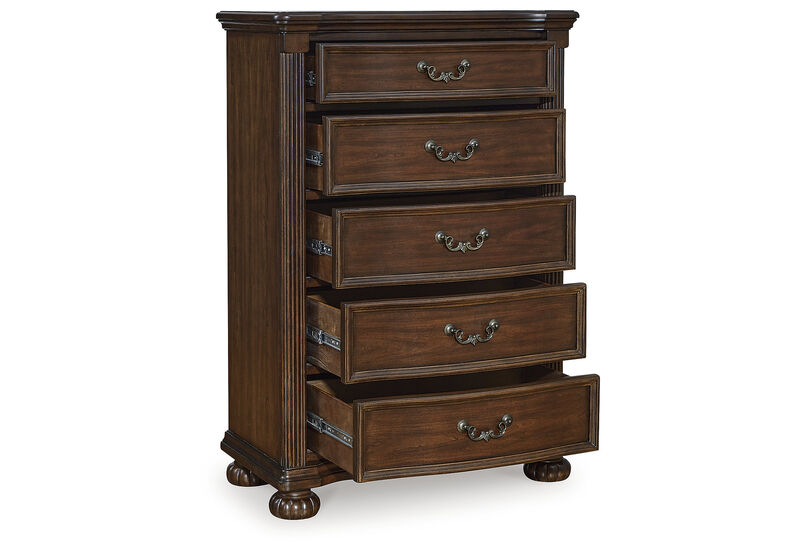 Lavinton Chest of Drawers image number 3