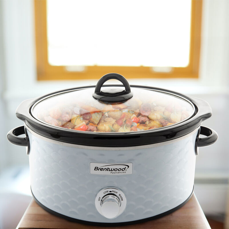 Brentwood Scallop Pattern 4.5 Quart Slow Cooker in White