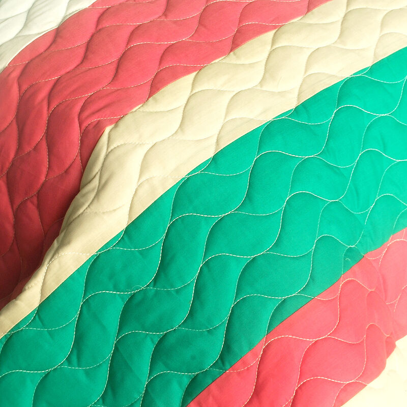 3 Piece Romantic Patchwork Quilt Set, Vermicelli Quilted Bedding Set-Dark Green image number 3