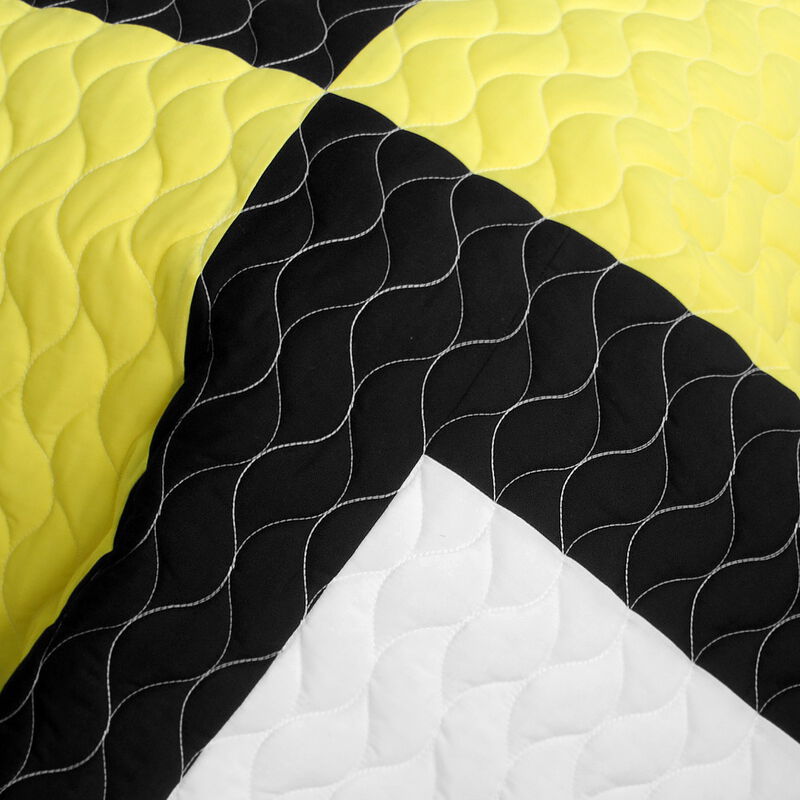 Queen Size 3-Piece Vermicelli Quilted Patchwork Quilt Set with Matching Pillow Shams image number 4