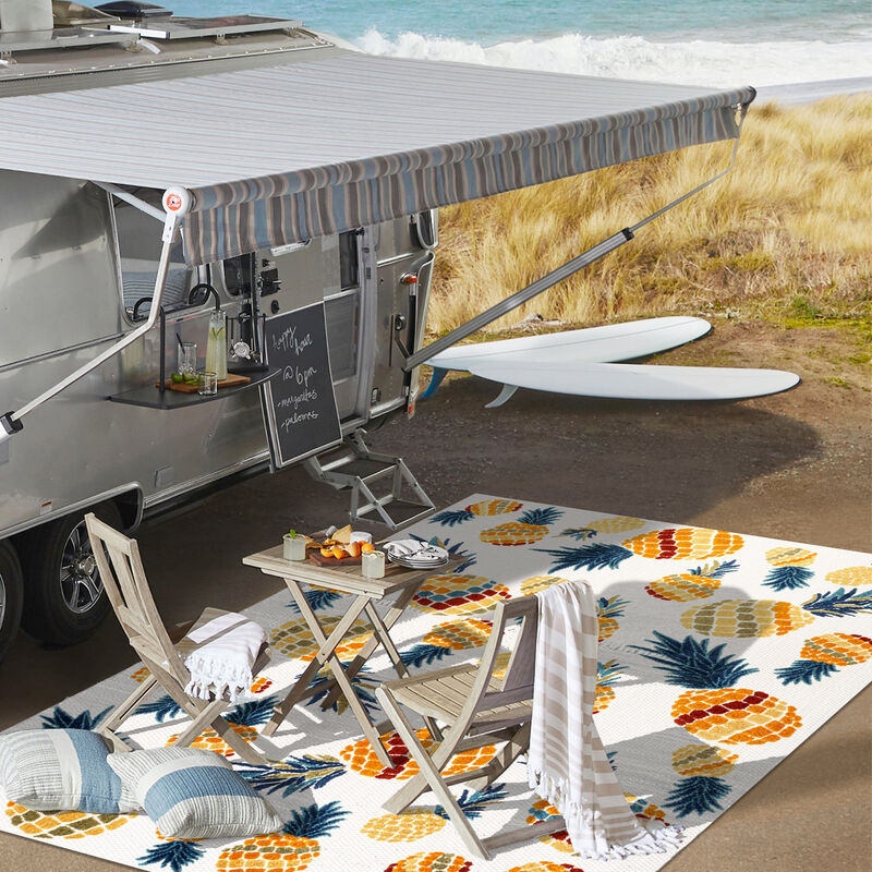 Ananas Bold Pineapple High-Low Indoor/Outdoor Area Rug