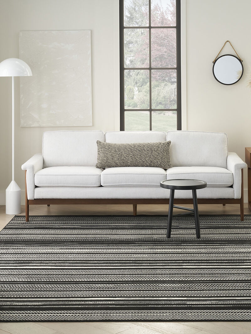 Grafix GRF41 Black/White 5'3" x 7'3" Rug