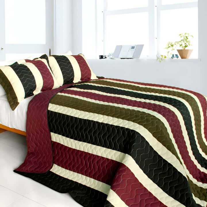 Full Queen Cry Wolf 3 Piece Patchwork Quilt Set with Vermicelli Quilting