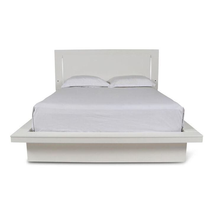 New Classic Furniture Furniture Sapphire 5/0 Solid Wood Queen Bed in White