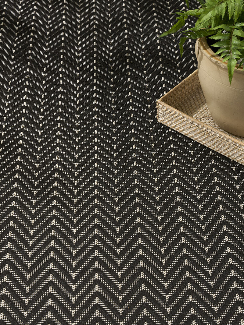 Horizon Indoor/Outdoor HOZ02 Black 8' x 10' Rug