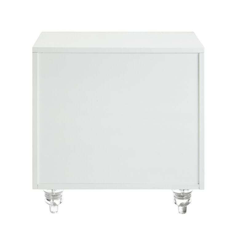 HomeRoots 24" Light Gray And Mirrored Glass Wood Cutwork End Table With Three Drawers image number 4