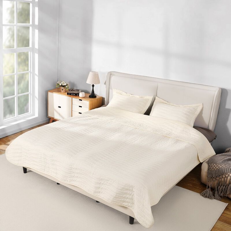 Beige Queen Size Quilt Set, 3-Piece Lightweight Comforter Bedding Set All Season image number 0