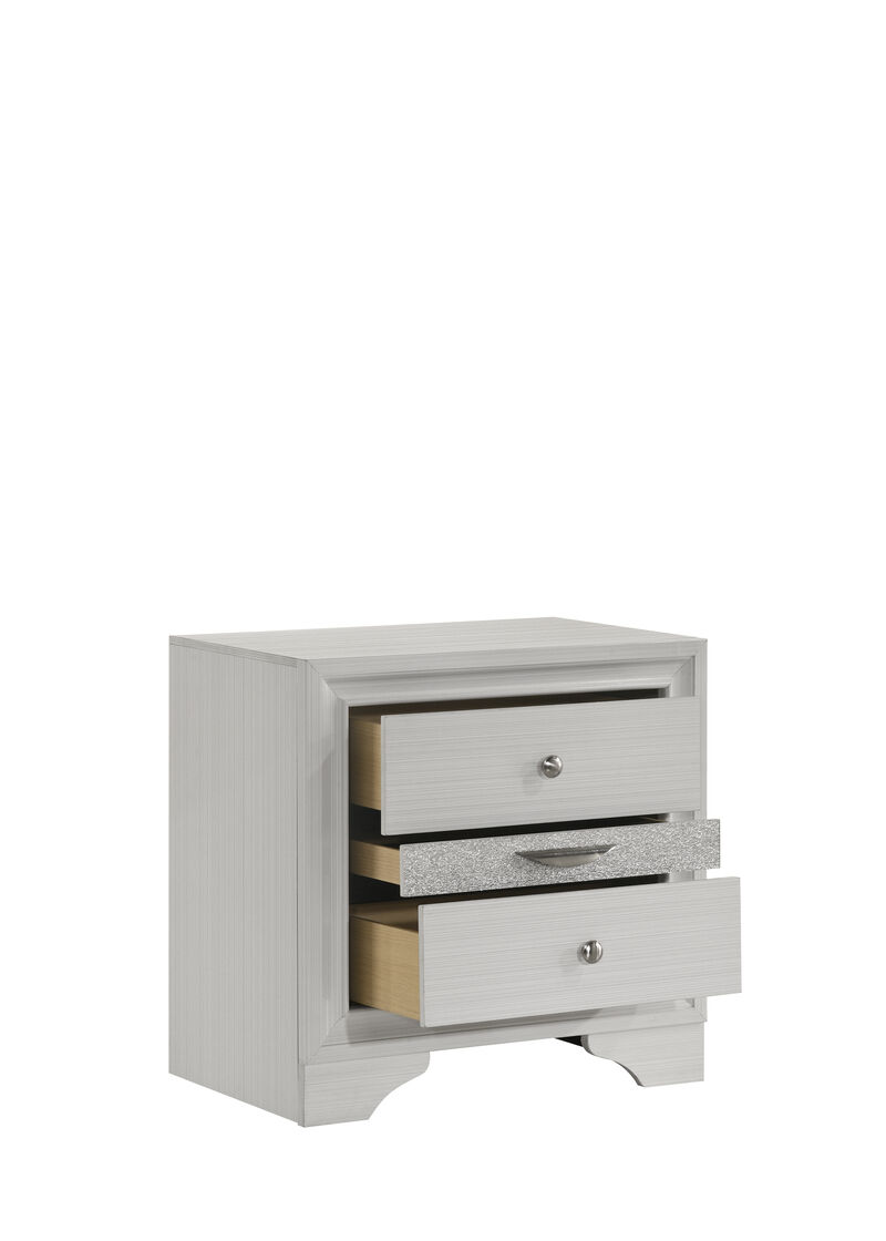 Darnavique 3-Drawer Nightstand image number 3