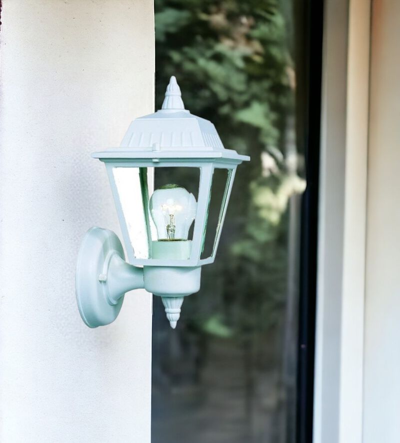 Cast Aluminum Wall-Mounted Outdoor Light &ndash; Long-Lasting Fixture for Home Entrances image number 1