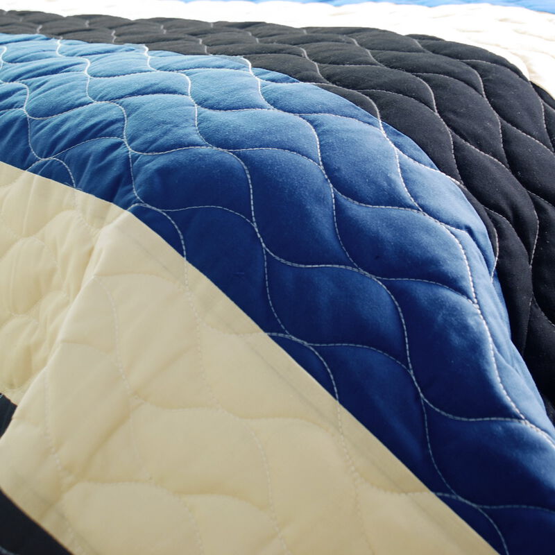 3-Piece Vermicelli Quilted Patchwork Quilt Set with Coastal Wave Pattern image number 3
