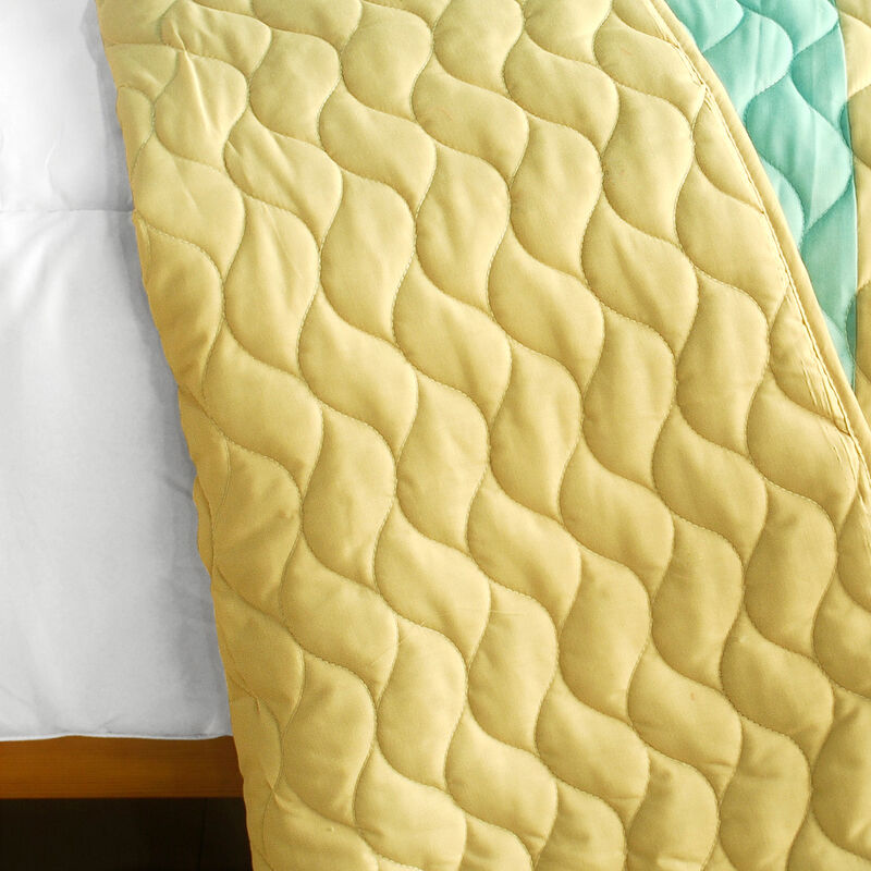 Queen Size 3-Piece Vermicelli Quilted Patchwork Quilt Set with Shams image number 2