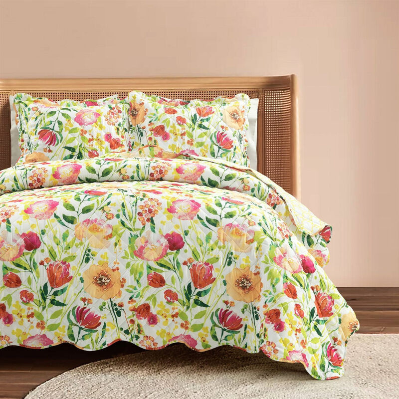 Classic Scalloped Edge Floral Quilt Set – Polyester Bedspread for All Seasons