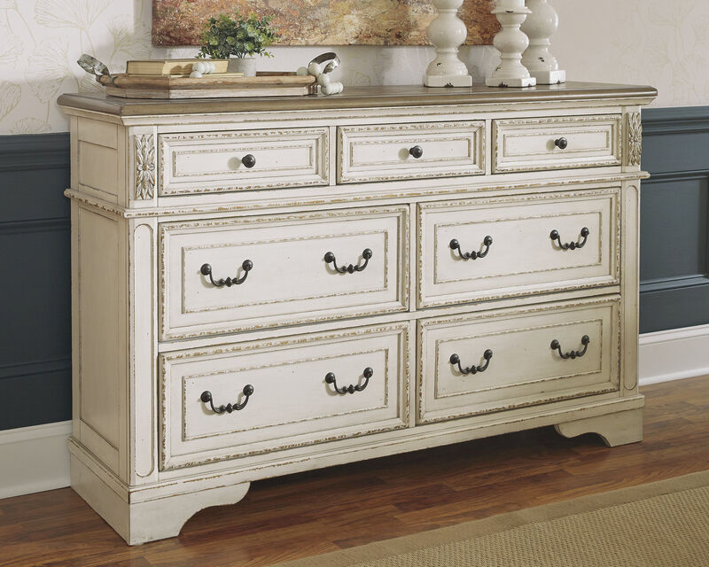 Realyn Dresser image number 1
