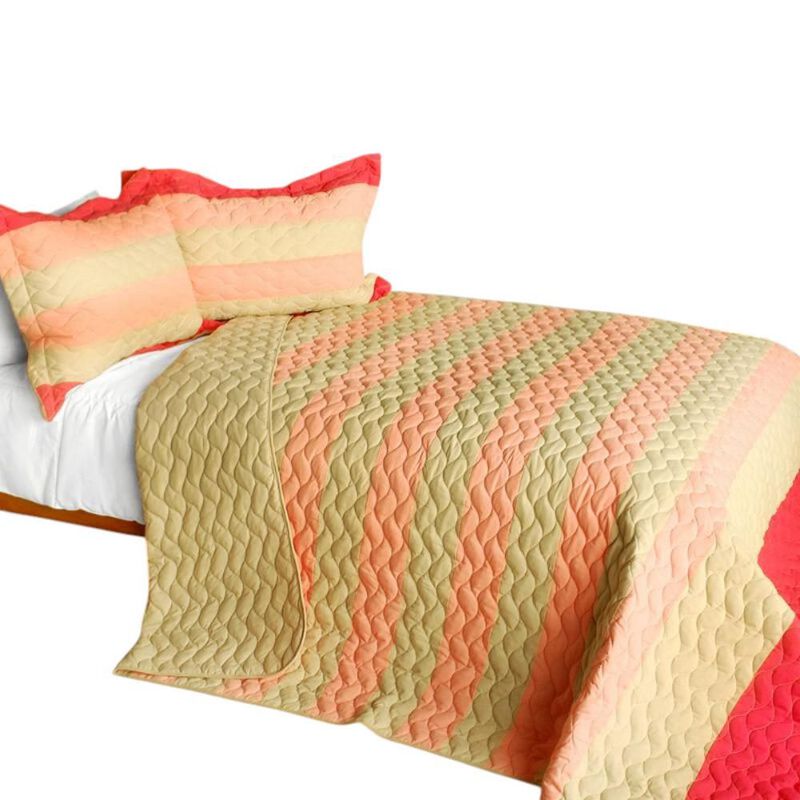 3-Piece Patchwork Quilt Set for Bed, Champagne Honey Quilted Design-Pink image number 1