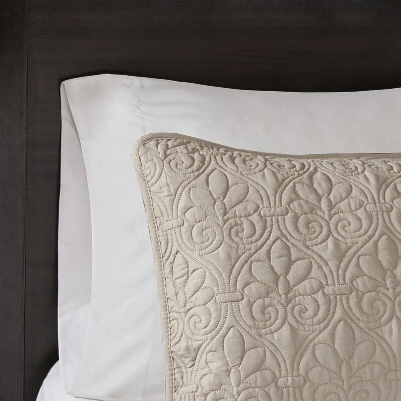 Sandy Reversible Quilt Set image number 1