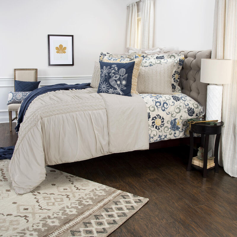 300 Thread Count Cotton Comforter – Geometric Design, Breathable Down Alternative, Machine Washable